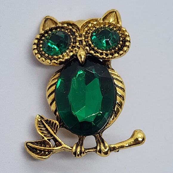 Owl Brooch Glass Faux Jewels Green on Gold Tone Metal Smaller Size Sweet - Picture 1 of 4